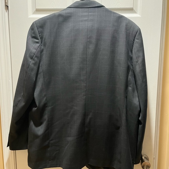 Men’s Suit - Picture 3 of 9